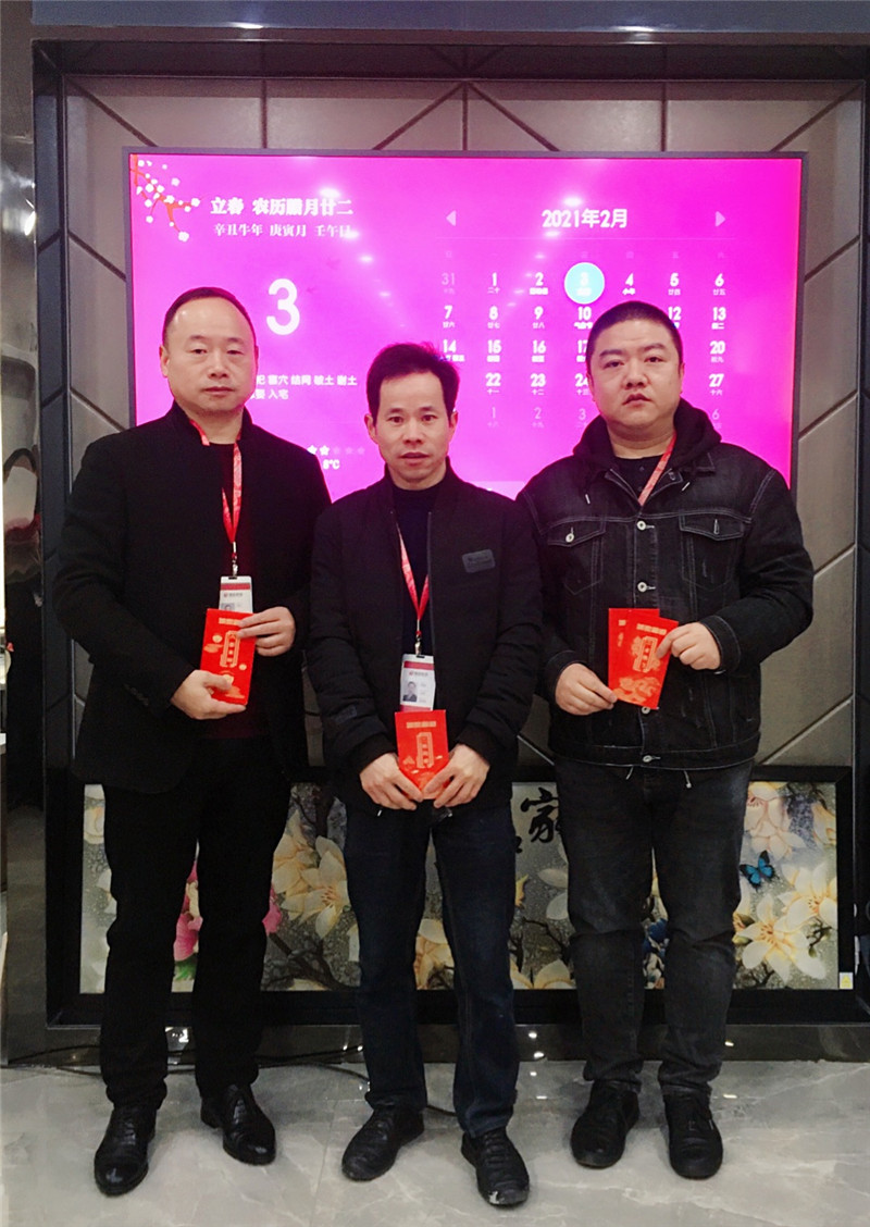 公司给予竣工客户满意的优秀团队奖励