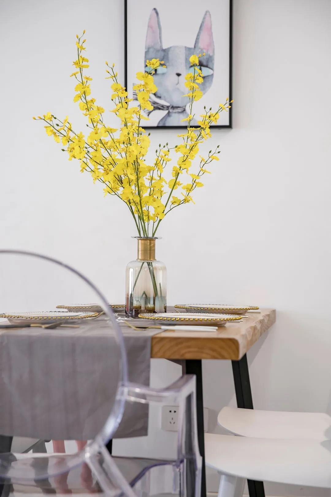 年轻新婚夫妇的北欧风三居室，90平美得像一幅画